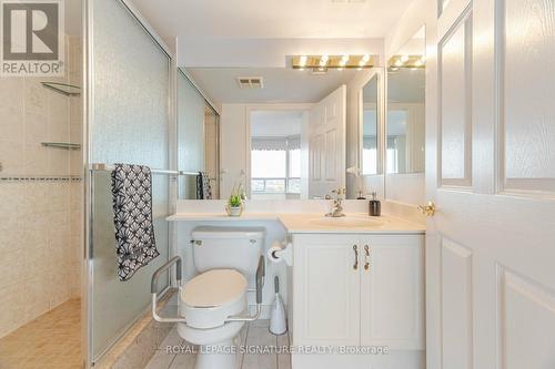 1705 - 35 Kingsbridge Garden Circle, Mississauga, ON - Indoor Photo Showing Bathroom