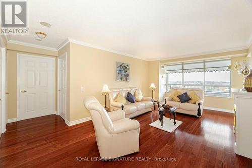 1705 - 35 Kingsbridge Garden Circle, Mississauga, ON - Indoor Photo Showing Living Room