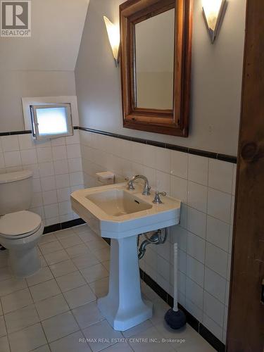 8 Church Street, Orangeville, ON - Indoor Photo Showing Bathroom