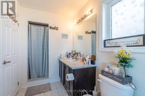 240 Palmer Lane, Woodstock, ON - Indoor Photo Showing Bathroom