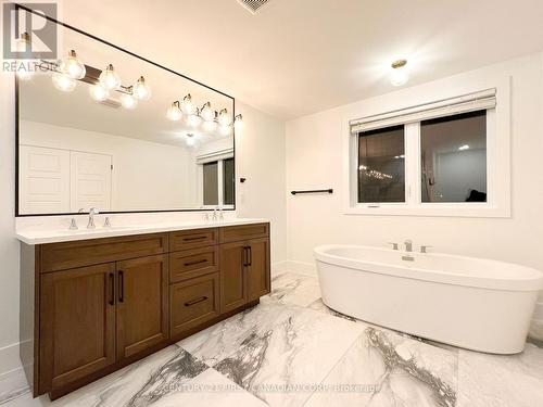 877 Eagletrace Drive, London, ON - Indoor Photo Showing Bathroom