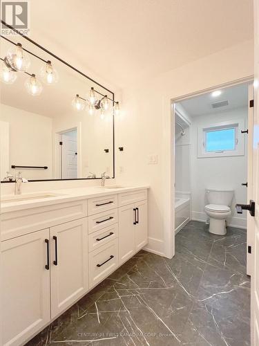 877 Eagletrace Drive, London, ON - Indoor Photo Showing Bathroom