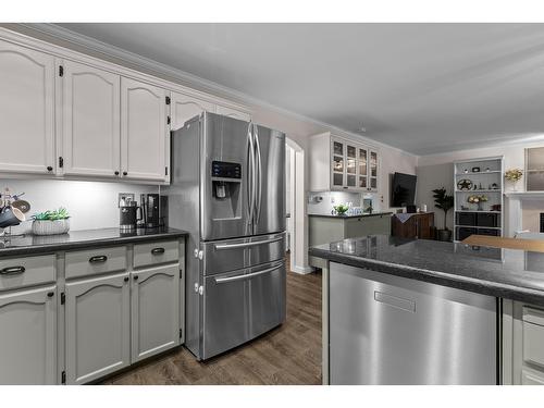 8484 215B Street, Langley, BC - Indoor Photo Showing Kitchen