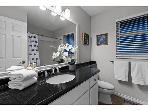 8484 215B Street, Langley, BC - Indoor Photo Showing Bathroom