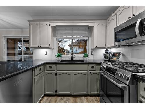 8484 215B Street, Langley, BC - Indoor Photo Showing Kitchen