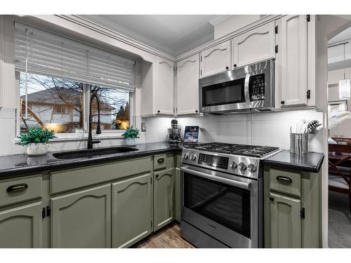 8484 215B Street, Langley, BC - Indoor Photo Showing Kitchen