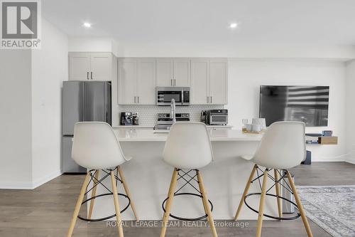 313 Raheen Court, Ottawa, ON - Indoor Photo Showing Kitchen With Stainless Steel Kitchen