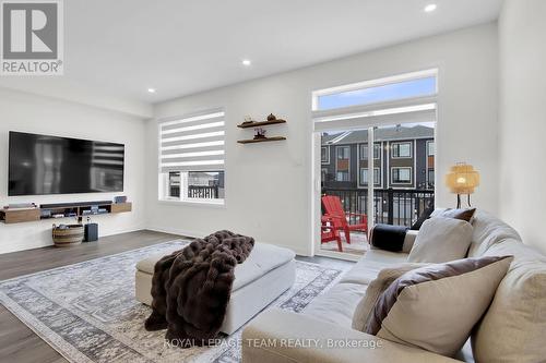 313 Raheen Court, Ottawa, ON - Indoor Photo Showing Living Room