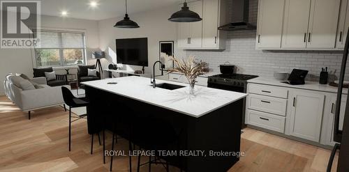 706 Tailslide Avenue, Ottawa, ON - Indoor Photo Showing Kitchen