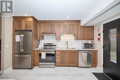 13 Byrne Boulevard, St. Catharines (461 - Glendale/Glenridge), ON - Indoor Photo Showing Kitchen With Double Sink