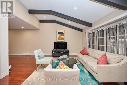 13 Byrne Boulevard, St. Catharines (461 - Glendale/Glenridge), ON - Indoor Photo Showing Living Room