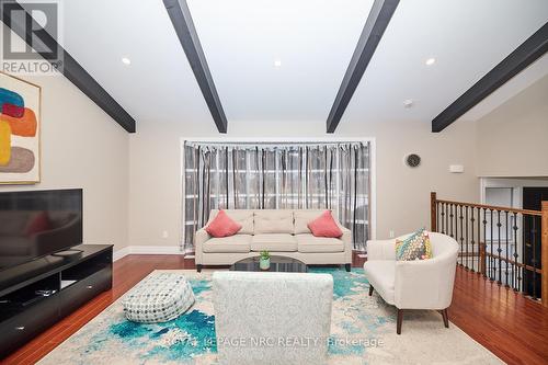 13 Byrne Boulevard, St. Catharines (461 - Glendale/Glenridge), ON - Indoor Photo Showing Living Room