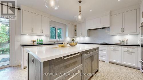 72 Aldershot Crescent, Toronto, ON - Indoor Photo Showing Kitchen With Upgraded Kitchen