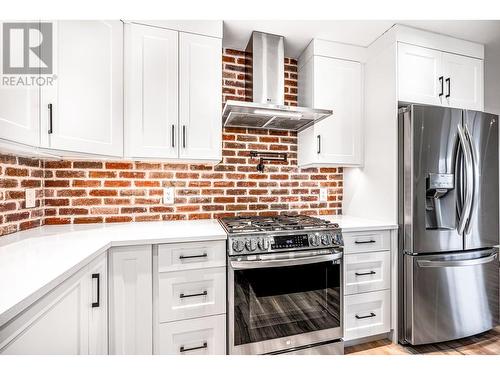 10010 Kel Win Road, Lake Country, BC - Indoor Photo Showing Kitchen With Upgraded Kitchen