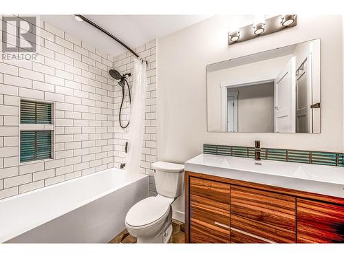 10010 Kel Win Road, Lake Country, BC - Indoor Photo Showing Bathroom