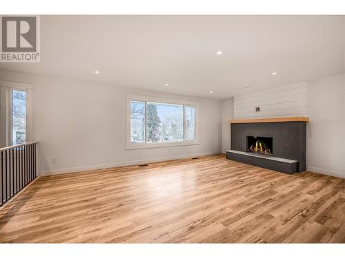 10010 Kel Win Road, Lake Country, BC - Indoor Photo Showing Living Room With Fireplace