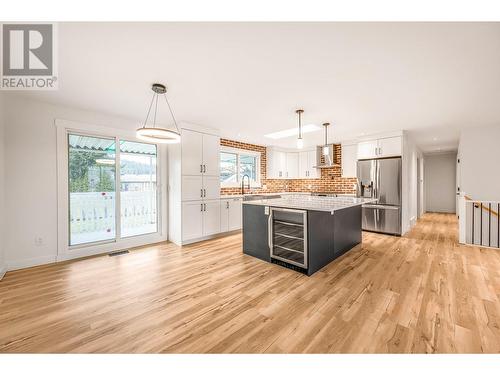 10010 Kel Win Road, Lake Country, BC - Indoor Photo Showing Kitchen With Upgraded Kitchen