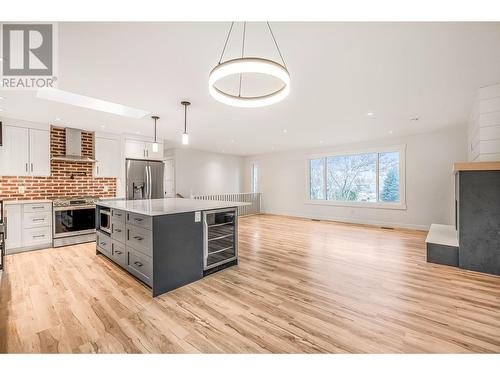 10010 Kel Win Road, Lake Country, BC - Indoor Photo Showing Kitchen With Upgraded Kitchen