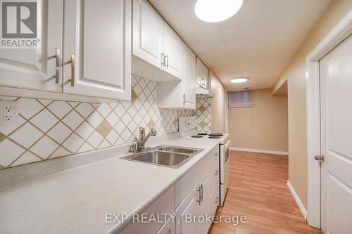 250 Mcconvey Drive, Richmond Hill, ON - Indoor Photo Showing Kitchen