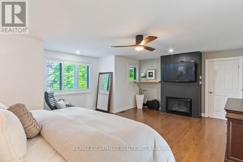 492 Country Club Crescent, Mississauga, ON - Indoor Photo Showing Bedroom With Fireplace