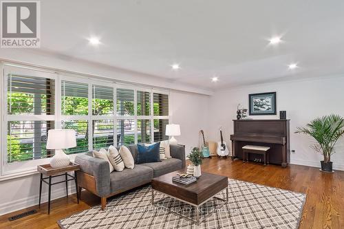 492 Country Club Crescent, Mississauga, ON - Indoor Photo Showing Living Room