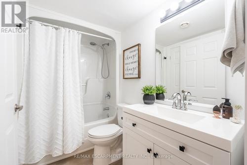 109 - 2010 Cleaver Avenue, Burlington, ON - Indoor Photo Showing Bathroom