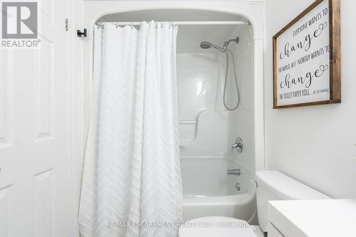 109 - 2010 Cleaver Avenue, Burlington, ON - Indoor Photo Showing Bathroom