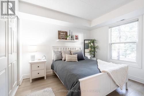 109 - 2010 Cleaver Avenue, Burlington, ON - Indoor Photo Showing Bedroom