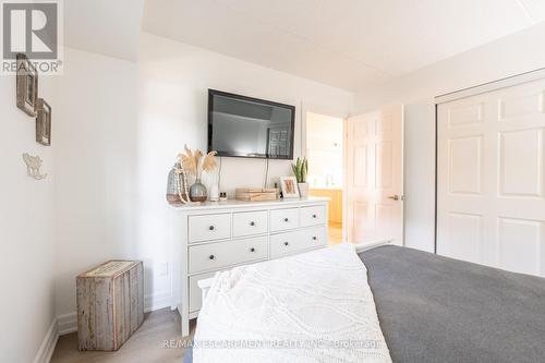 109 - 2010 Cleaver Avenue, Burlington, ON - Indoor Photo Showing Bedroom