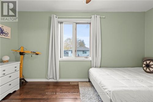 38 Brett Court, Hamilton, ON - Indoor Photo Showing Bedroom