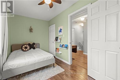 38 Brett Court, Hamilton, ON - Indoor Photo Showing Bedroom