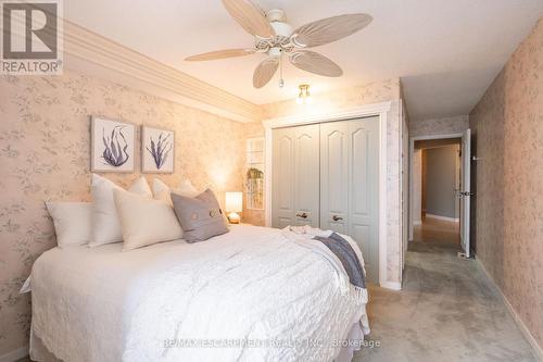 911 - 5280 Lakeshore Road, Burlington, ON - Indoor Photo Showing Bedroom