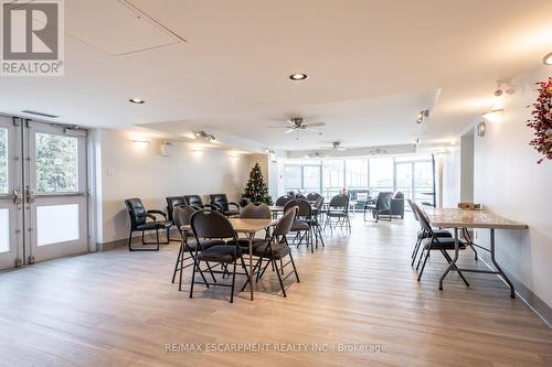 911 - 5280 Lakeshore Road, Burlington, ON - Indoor Photo Showing Dining Room