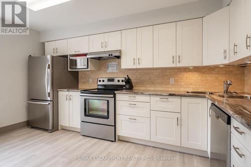 911 - 5280 Lakeshore Road, Burlington, ON - Indoor Photo Showing Kitchen