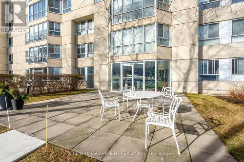 911 - 5280 Lakeshore Road, Burlington, ON - Outdoor