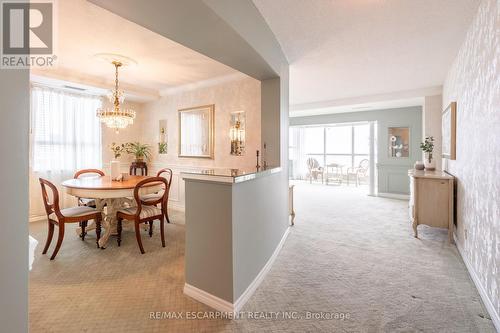 911 - 5280 Lakeshore Road, Burlington, ON - Indoor Photo Showing Dining Room