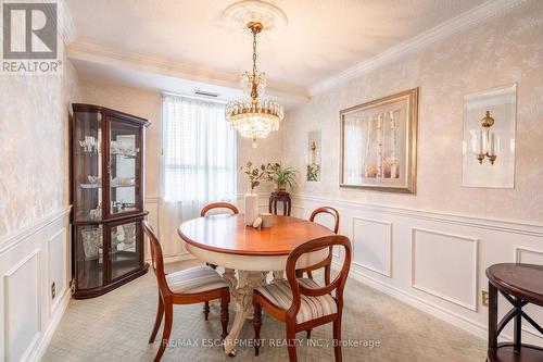 911 - 5280 Lakeshore Road, Burlington, ON - Indoor Photo Showing Dining Room