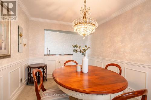 911 - 5280 Lakeshore Road, Burlington, ON - Indoor Photo Showing Dining Room