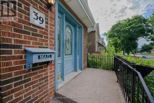 39 Court Street N, Milton, ON - Outdoor With Exterior