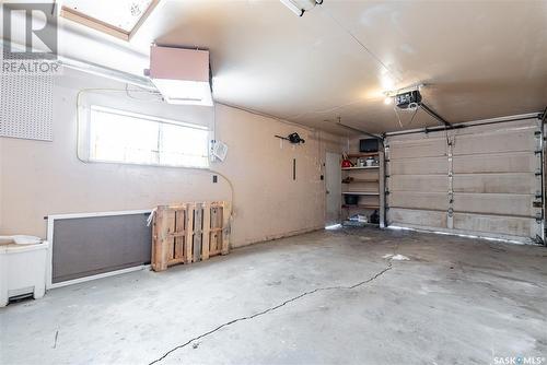 18 Albany Crescent, Saskatoon, SK - Indoor Photo Showing Garage