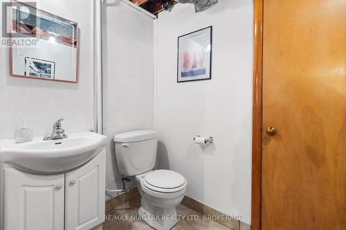 6235 Brookfield Avenue, Niagara Falls (216 - Dorchester), ON - Indoor Photo Showing Bathroom