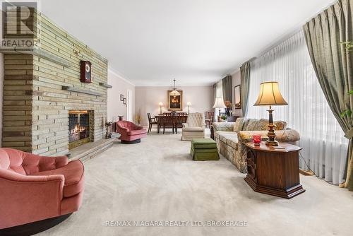 6235 Brookfield Avenue, Niagara Falls (216 - Dorchester), ON - Indoor Photo Showing Living Room With Fireplace