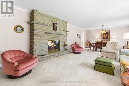 6235 Brookfield Avenue, Niagara Falls (216 - Dorchester), ON - Indoor Photo Showing Living Room With Fireplace