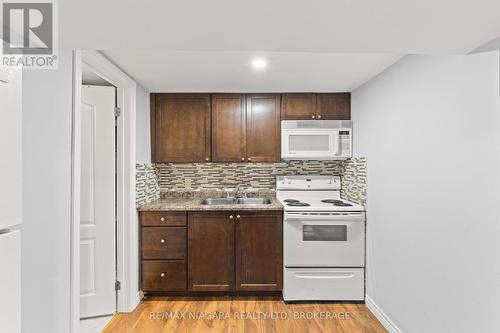 130 Killaly Street E, Port Colborne (875 - Killaly East), ON - Indoor Photo Showing Kitchen With Double Sink