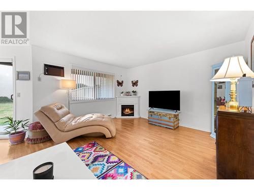 1830 Atkinson Street Unit# 103, Penticton, BC - Indoor Photo Showing Living Room With Fireplace