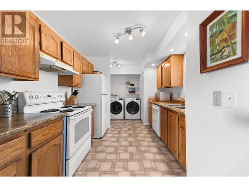 1830 Atkinson Street Unit# 103, Penticton, BC - Indoor Photo Showing Kitchen With Double Sink