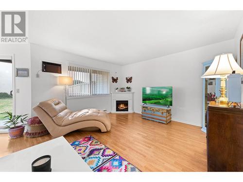 1830 Atkinson Street Unit# 103, Penticton, BC - Indoor Photo Showing Living Room With Fireplace