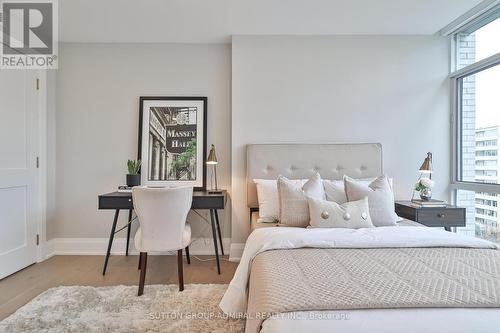 806 - 500 Avenue Road, Toronto, ON - Indoor Photo Showing Bedroom