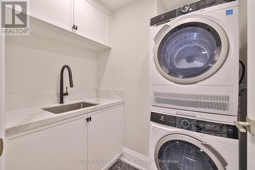 806 - 500 Avenue Road, Toronto, ON - Indoor Photo Showing Laundry Room