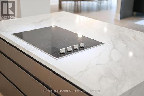 806 - 500 Avenue Road, Toronto, ON - Indoor Photo Showing Kitchen